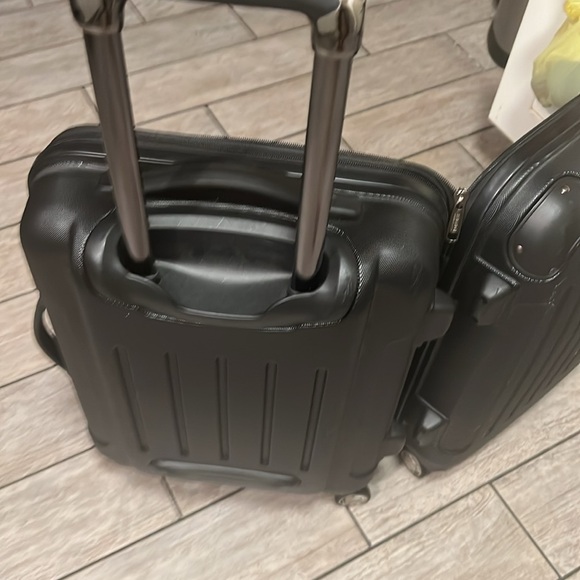 COPY - Kenneth Cole reaction suitcase - Picture 2 of 4